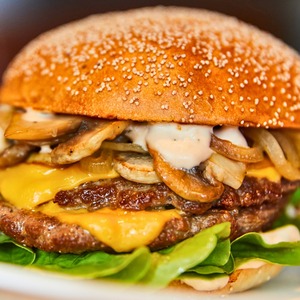 Pilzliebe auf die beste Art. 👀🍔 Unser JB Champignon wartet auf euch!
#jimblock