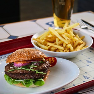 Der perfekte Samstag? JB Caesar und Lieblingsmenschen. 😊 

Wer hat jetzt auch direkt Hunger?